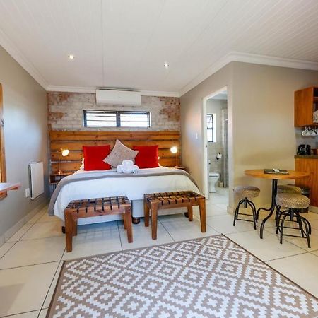 Touching Senses Garden Cottages Bloemfontein Zewnętrze zdjęcie